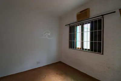 Casa - Térrea com 3 quartos (sendo 1 suite(s)) a 800,00 metros praia.