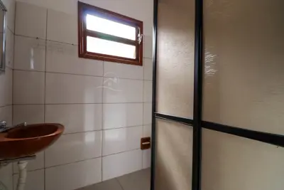 Casa - Térrea com 3 quartos (sendo 1 suite(s)) a 800,00 metros praia.