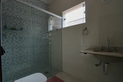 Casa - Térrea com 3 quartos (sendo 1 suite(s)) a 800,00 metros praia.