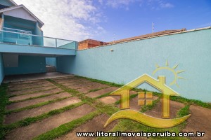 Casa - Sobrado com 5 dormitórios (sendo 4 suite(s)) a 0,00 metros praia.