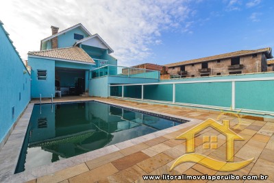 Casa - Sobrado com 5 dormitórios (sendo 4 suite(s)) a 0,00 metros praia.