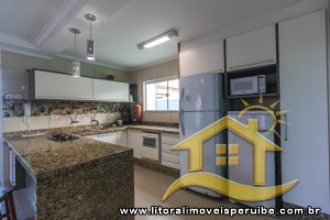 Casa - Sobrado com 5 dormitórios (sendo 4 suite(s)) a 0,00 metros praia.