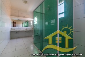 Casa - Sobrado com 5 dormitórios (sendo 4 suite(s)) a 0,00 metros praia.