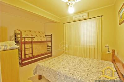 Casa - Sobrado com 7 dormitórios (sendo 7 suite(s)) a 750,00 metros praia.