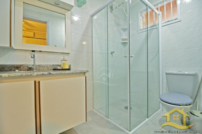 Casa - Sobrado com 7 dormitórios (sendo 7 suite(s)) a 750,00 metros praia.