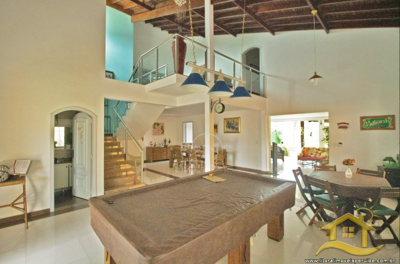 Casa - Sobrado com 7 dormitórios (sendo 7 suite(s)) a 750,00 metros praia.