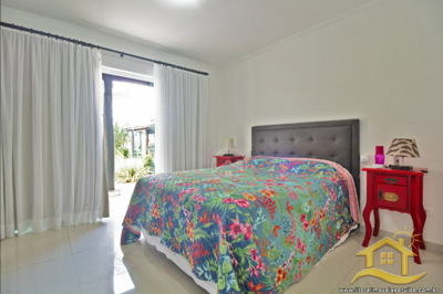 Casa - Sobrado com 7 dormitórios (sendo 7 suite(s)) a 750,00 metros praia.