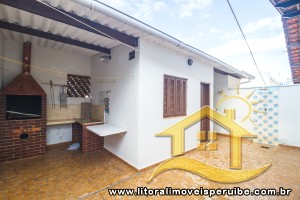 Casa - Térrea com Edícula com 2 dormitórios (sendo 1 suite(s)) a 0,00 metros praia.