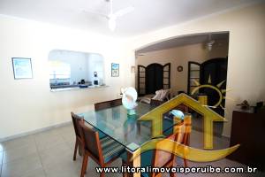 Casa - Térrea com 6 dormitórios (sendo 4 suite(s)) a 0,00 metros praia.