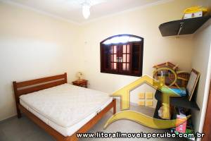Casa - Térrea com 6 dormitórios (sendo 4 suite(s)) a 0,00 metros praia.