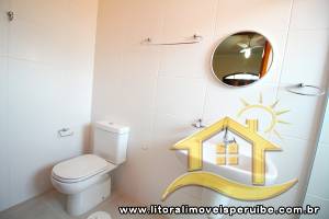 Casa - Térrea com 6 dormitórios (sendo 4 suite(s)) a 0,00 metros praia.