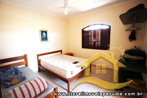 Casa - Térrea com 6 dormitórios (sendo 4 suite(s)) a 0,00 metros praia.