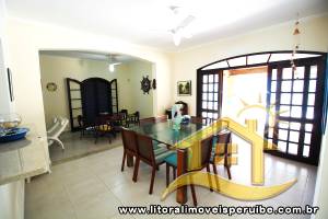 Casa - Térrea com 6 dormitórios (sendo 4 suite(s)) a 0,00 metros praia.
