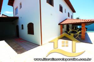 Casa - Térrea com 6 dormitórios (sendo 4 suite(s)) a 0,00 metros praia.
