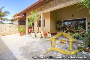 Casa para  no bairro São José, em Peruíbe / São Paulo.