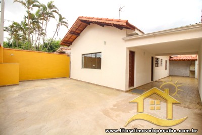 Casa - Térrea com 2 quartos (sendo 0 suite(s)) a 700,00 metros praia.