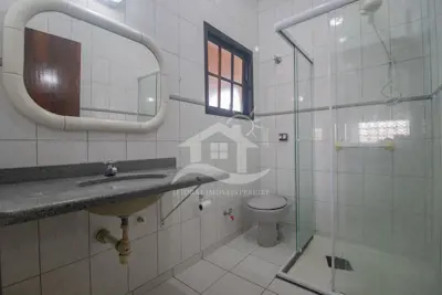 Casa - Assobradada com 4 dormitórios (sendo 2 suite(s)) a 500,00 metros praia.