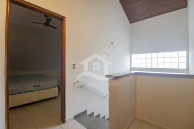 Casa - Assobradada com 4 dormitórios (sendo 2 suite(s)) a 500,00 metros praia.