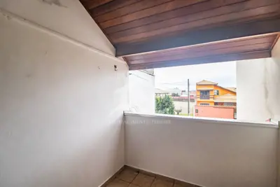 Casa - Assobradada com 4 dormitórios (sendo 2 suite(s)) a 500,00 metros praia.