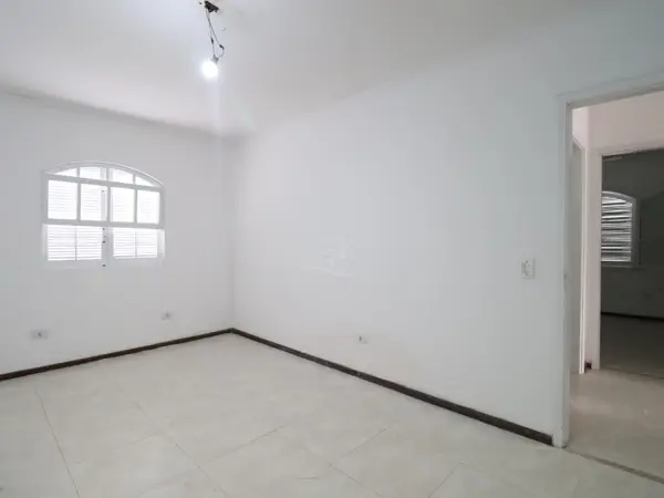 Casa - Térrea com 4 quartos (sendo 1 suite(s)) a 0,00 metros praia.