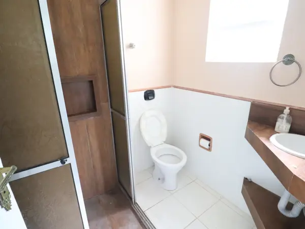 Casa - Térrea com 4 quartos (sendo 1 suite(s)) a 0,00 metros praia.