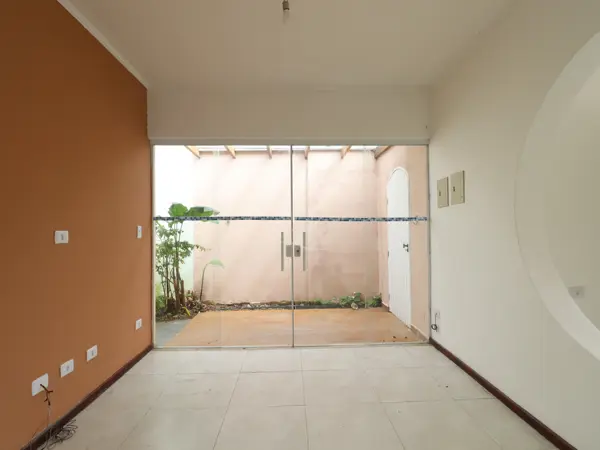 Casa - Térrea com 4 quartos (sendo 1 suite(s)) a 0,00 metros praia.