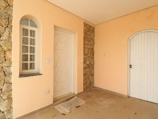 Casa - Térrea com 4 quartos (sendo 1 suite(s)) a 0,00 metros praia.