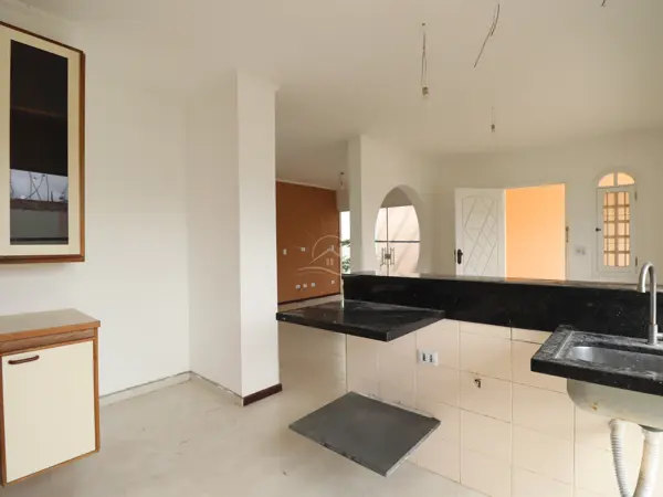 Casa - Térrea com 4 quartos (sendo 1 suite(s)) a 0,00 metros praia.