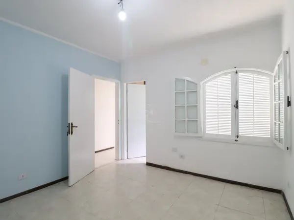 Casa - Térrea com 4 quartos (sendo 1 suite(s)) a 0,00 metros praia.