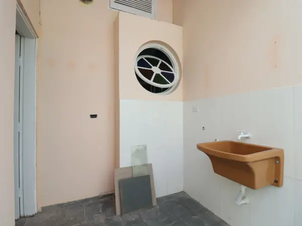 Casa - Térrea com 4 quartos (sendo 1 suite(s)) a 0,00 metros praia.