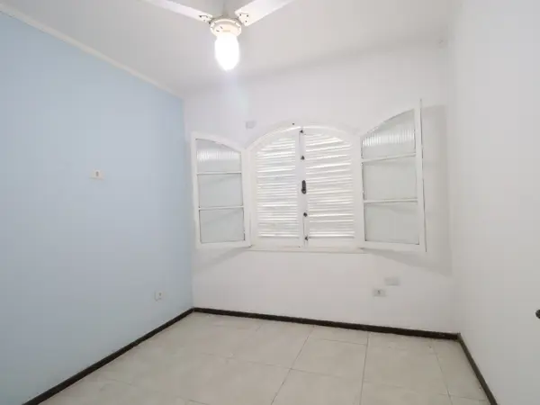 Casa - Térrea com 4 quartos (sendo 1 suite(s)) a 0,00 metros praia.