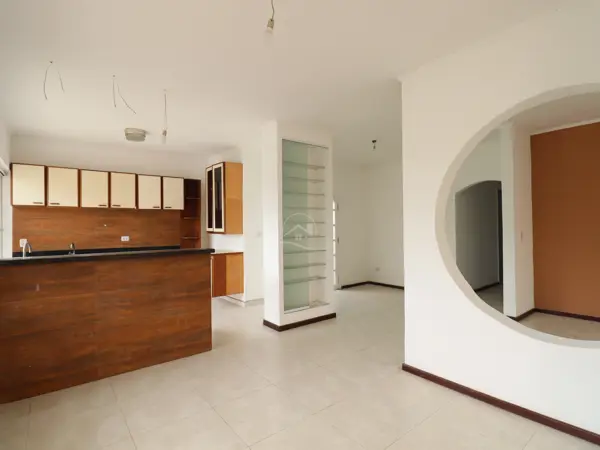 Casa - Térrea com 4 quartos (sendo 1 suite(s)) a 0,00 metros praia.