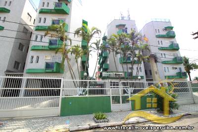Apartamento - Amplo com 4 dormitórios (sendo 1 suite(s)) a 100,00 metros praia.