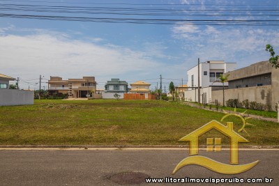Terreno - Amplo com 0 dormitórios (sendo 0 suite(s)) a 0,00 metros praia.