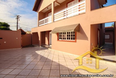 Casa - Térrea com 3 dormitórios (sendo 3 suite(s)) a 500,00 metros praia.