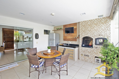 Casa para  no bairro Beira Mar, em Peruíbe / São Paulo.