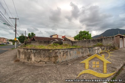 Terreno - Amplo com 0 dormitórios (sendo 0 suite(s)) a 1,00 metros praia.
