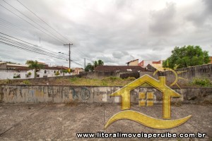 Terreno - Amplo com 0 dormitórios (sendo 0 suite(s)) a 1,00 metros praia.