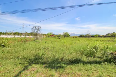 Terreno - Amplo com 0 dormitórios (sendo 0 suite(s)) a 3000,00 metros praia.