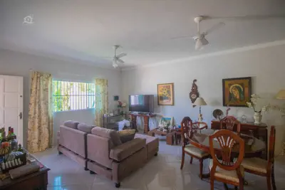 Casa - Térrea com 3 dormitórios (sendo 1 suite(s)) a 800,00 metros praia.