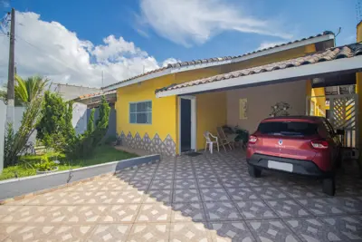 Casa - Térrea com 3 dormitórios (sendo 1 suite(s)) a 800,00 metros praia.