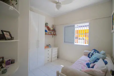 Casa - Térrea com 3 dormitórios (sendo 1 suite(s)) a 800,00 metros praia.