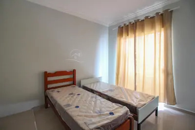 Casa - Sobrado com 5 quartos (sendo 1 suite(s)) a 100,00 metros praia.