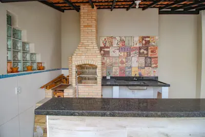 Casa - Sobrado com 5 quartos (sendo 1 suite(s)) a 100,00 metros praia.