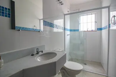 Casa - Sobrado com 5 quartos (sendo 1 suite(s)) a 100,00 metros praia.