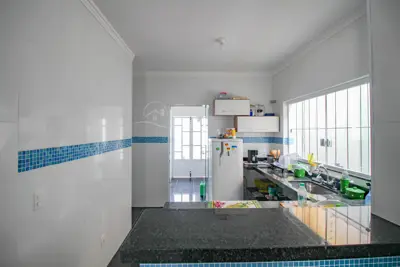 Casa - Sobrado com 5 quartos (sendo 1 suite(s)) a 100,00 metros praia.