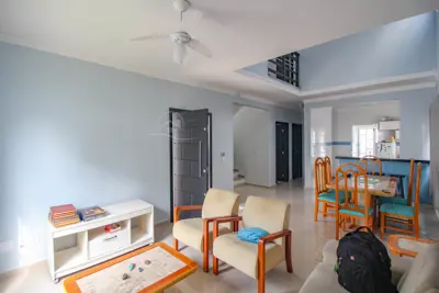 Casa - Sobrado com 5 quartos (sendo 1 suite(s)) a 100,00 metros praia.