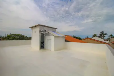 Casa - Sobrado com 5 quartos (sendo 1 suite(s)) a 100,00 metros praia.