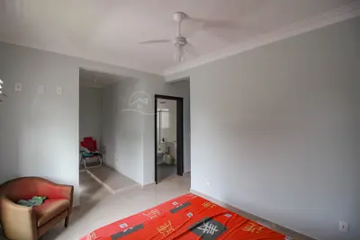 Casa - Sobrado com 5 quartos (sendo 1 suite(s)) a 100,00 metros praia.