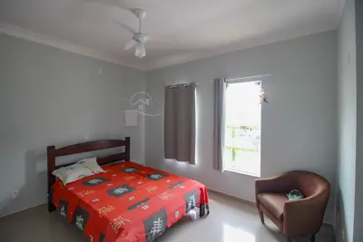 Casa - Sobrado com 5 quartos (sendo 1 suite(s)) a 100,00 metros praia.